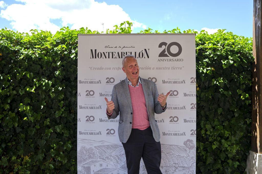 TIM ATKIN MW Director cata Monteabellon 20 aniversario